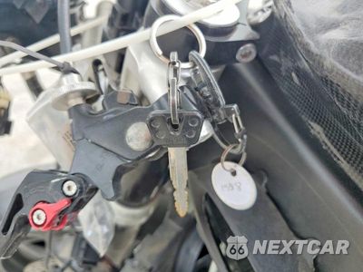 Zdjęcie 8 z 9 samochodu: 2006 YAMAHA YZFR1 VIN:JYARN15E36A005002 - miniatura