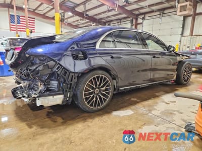 Trzecie zdjęcie samochodu z tyłu: 2023 MERCEDES-BENZ S 580 4MATIC VIN:W1K6G7GB0PA232162 - miniatura
