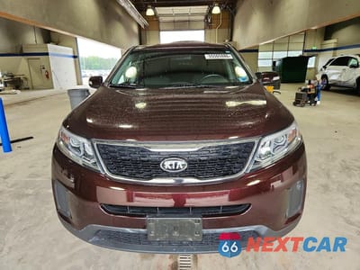 Piąte zdjęcie samochodu w środku: 2014 KIA SORENTO LX VIN:5XYKT4A64EG426589 - miniatura