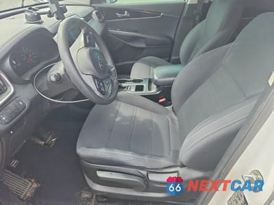 Zdjęcie 7 z 13 samochodu: 2017 KIA SORENTO LX V6 VIN:5XYPG4A50HG318847 - miniatura