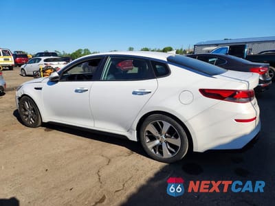 Drugie zdjęcie samochodu z przodu: 2019 KIA OPTIMA S VIN:5XXGT4L3XKG360378 - miniatura