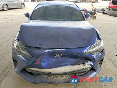 Piąte zdjęcie samochodu w środku: 2017 TOYOTA 86 BASE VIN:JF1ZNAA19H8706487 - miniatura
