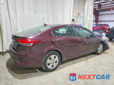 Trzecie zdjęcie samochodu z tyłu: 2017 KIA FORTE LX VIN:3KPFK4A7XHE111004 - miniatura