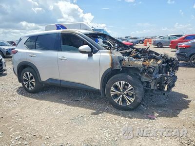 Czwarte zdjęcie samochodu z boku: 2021 NISSAN ROGUE SV VIN:5N1AT3BAXMC694960 - miniatura