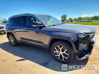 Czwarte zdjęcie samochodu z boku: 2023 JEEP GRAND CHEROKEE LIMITED VIN:1C4RJHBGXP8895599 - miniatura