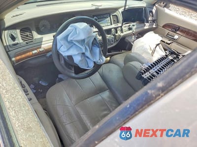 Zdjęcie 8 z 12 samochodu: 2006 MERCURY GRAND MARQUIS LS VIN:2MEFM75V16X606086 - miniatura