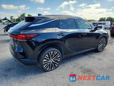 Trzecie zdjęcie samochodu z tyłu: 2023 LEXUS RX 350 PREMIUM+ VIN:JTJCHMAA6P2006031 - miniatura