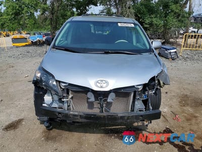 Piąte zdjęcie samochodu w środku: 2014 TOYOTA SIENNA VIN:5TDXK3DC8ES436078 - miniatura