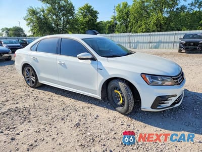 Czwarte zdjęcie samochodu z boku: 2018 VOLKSWAGEN PASSAT S VIN:1VWAA7A39JC036706 - miniatura