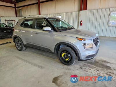 Czwarte zdjęcie samochodu z boku: 2026 HYUNDAI VENUE SEL VIN:KMHRC8A35TU466005 - miniatura