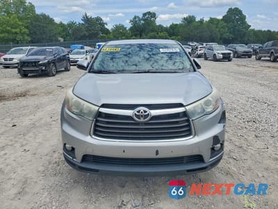 Piąte zdjęcie samochodu w środku: 2016 TOYOTA HIGHLANDER LE PLUS VIN:5TDBKRFHXGS307722 - miniatura