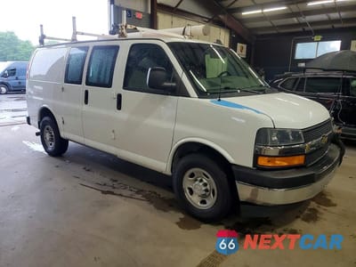 Czwarte zdjęcie samochodu z boku: 2018 CHEVROLET EXPRESS G3500 VIN:1GCZGGFG0J1332449 - miniatura