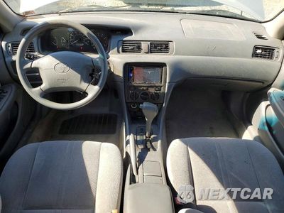Zdjęcie 8 z 13 samochodu: 2001 TOYOTA CAMRY CE VIN:4T1BG22K51U035072 - miniatura