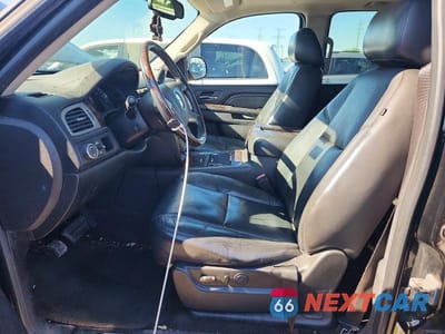 Zdjęcie 7 z 12 samochodu: 2011 GMC YUKON DENALI VIN:1GKS2EEF6BR108817 - miniatura