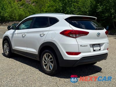 Trzecie zdjęcie samochodu z tyłu: 2016 HYUNDAI TUCSON SE VIN:KM8J3CA47GU184124 - miniatura