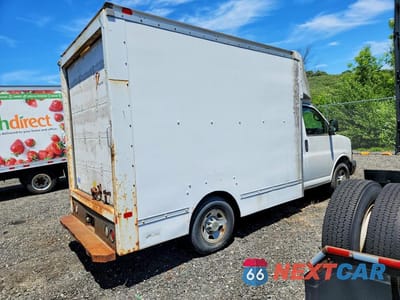 Trzecie zdjęcie samochodu z tyłu: 2008 CHEVROLET EXPRESS DELIVERY TRUCK VIN:1GBHG31K481105294 - miniatura