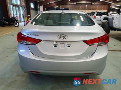 Zdjęcie 6 z 12 samochodu: 2013 HYUNDAI ELANTRA VIN:5NPDH4AE0DH401049 - miniatura