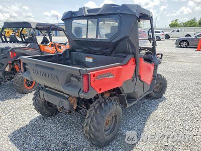 Czwarte zdjęcie samochodu z boku: 2017 HONDA SXS1000M UTILITY VEHICLE VIN:1HFVE04A0H4100717 - miniatura
