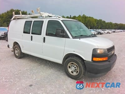 Czwarte zdjęcie samochodu z boku: 2018 CHEVROLET EXPRESS G2500 VIN:1GCWGAFP2J1183185 - miniatura