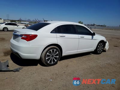 Trzecie zdjęcie samochodu z tyłu: 2013 CHRYSLER 200 LX VIN:1C3CCBAB1DN559652 - miniatura