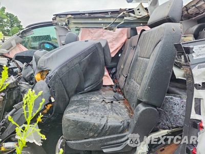 Zdjęcie 11 z 14 samochodu: 2017 CHEVROLET TAHOE C1500 LS VIN:1GNSCAKC0HR337506 - miniatura