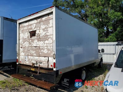 Trzecie zdjęcie samochodu z tyłu: 2013 FORD ECONOLINE E350 SUPER DUTY CUTAWAY VAN VIN:1FDWE3FL0DDA05708 - miniatura