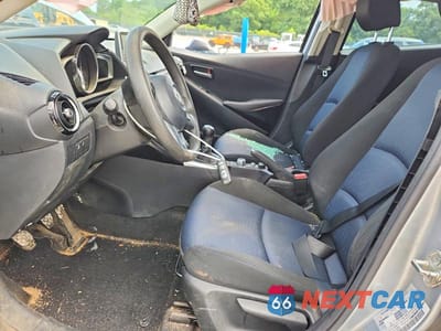 Zdjęcie 7 z 12 samochodu: 2018 TOYOTA YARIS VIN:3MYDLBYV5JY323652 - miniatura