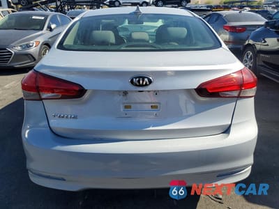 Zdjęcie 6 z 12 samochodu: 2017 KIA FORTE LX VIN:3KPFL4A76HE117007 - miniatura