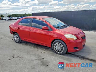 Czwarte zdjęcie samochodu z boku: 2010 TOYOTA YARIS BASE VIN:JTDBT4K35A1370287 - miniatura