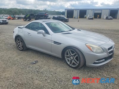 Czwarte zdjęcie samochodu z boku: 2013 MERCEDES-BENZ SLK 250 VIN:WDDPK4HA7DF069175 - miniatura