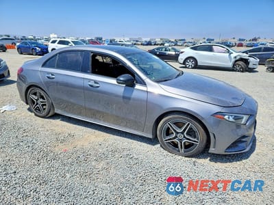 Czwarte zdjęcie samochodu z boku: 2019 MERCEDES-BENZ A 220 VIN:WDD3G4EB2KW000906 - miniatura