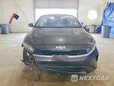 Piąte zdjęcie samochodu w środku: 2024 KIA FORTE LXS VIN:3KPF24AD1RE829757 - miniatura