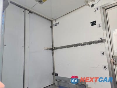Zdjęcie 10 z 13 samochodu: 2024 FORD E350 REFRIGERATED BOX TRUCK VIN:1FDWE3FN8RDD04324 - miniatura