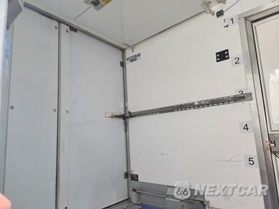 Zdjęcie 10 z 13 samochodu: 2024 FORD E350 REFRIGERATED BOX TRUCK VIN:1FDWE3FN8RDD04324 - miniatura