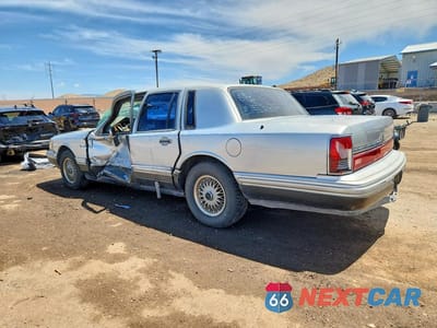 Drugie zdjęcie samochodu z przodu: 1994 LINCOLN TOWN CAR SIGNATURE VIN:1LNLM82W4RY630745 - miniatura