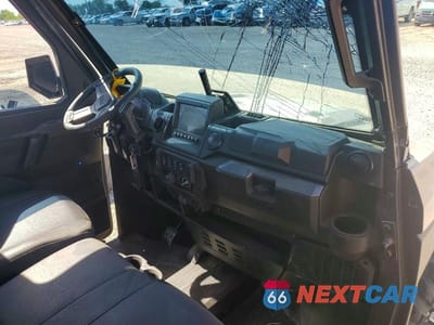 Piąte zdjęcie samochodu w środku: 2024 POLARIS RANGER UTILITY VEHICLE VIN:4XARRY998R8075838 - miniatura