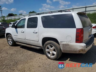 Drugie zdjęcie samochodu z przodu: 2010 CHEVROLET SUBURBAN K1500 LT VIN:1GNUKJE35AR188085 - miniatura