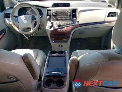 Zdjęcie 8 z 13 samochodu: 2011 TOYOTA SIENNA XLE 7-PASSENGER VIN:5TDDK3DC0BS029418 - miniatura