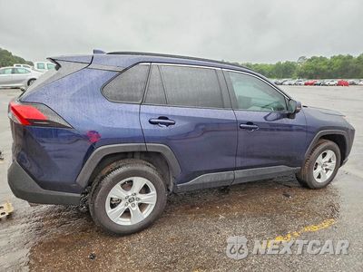 Trzecie zdjęcie samochodu z tyłu: 2021 TOYOTA RAV4 XLE VIN:2T3W1RFV8MW171403 - miniatura