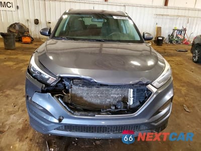 Piąte zdjęcie samochodu w środku: 2017 HYUNDAI TUCSON SE VIN:KM8J3CA49HU489092 - miniatura