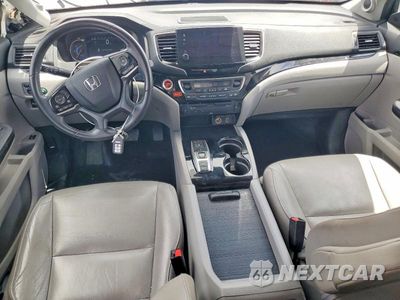 Zdjęcie 8 z 14 samochodu: 2019 HONDA PILOT TOURING VIN:5FNYF5H91KB033272 - miniatura
