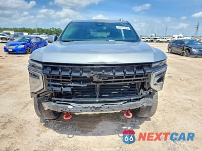 Piąte zdjęcie samochodu w środku: 2025 CHEVROLET TAHOE K1500 Z71 VIN:1GNS6PRD3SR229073 - miniatura