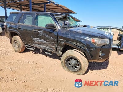 Czwarte zdjęcie samochodu z boku: 2015 TOYOTA 4RUNNER SR5 VIN:JTEBU5JR4F5241011 - miniatura