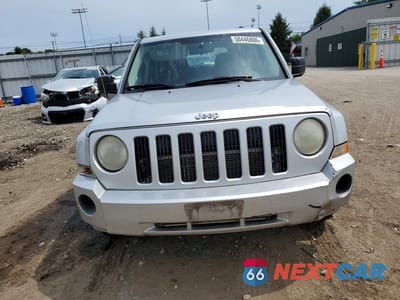 Piąte zdjęcie samochodu w środku: 2010 JEEP PATRIOT SPORT VIN:1J4NT2GB5AD660104 - miniatura