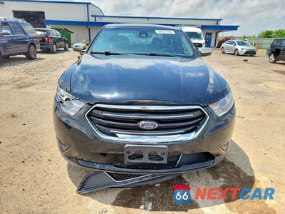 Piąte zdjęcie samochodu w środku: 2017 FORD TAURUS LIMITED VIN:1FAHP2J89HG121858 - miniatura