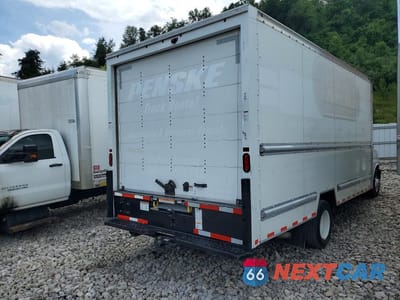 Trzecie zdjęcie samochodu z tyłu: 2022 GMC SAVANA BOX TRUCK VIN:7GZ37TC76NN011178 - miniatura