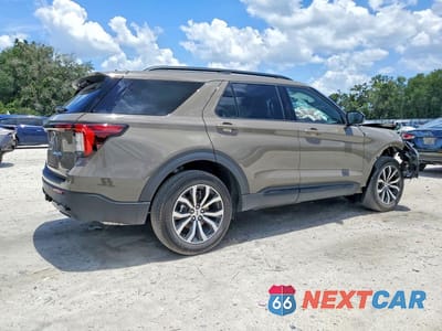 Trzecie zdjęcie samochodu z tyłu: 2026 FORD EXPLORER PLATINUM VIN:1FMUK8KH2TGB45044 - miniatura