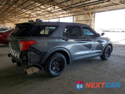 Trzecie zdjęcie samochodu z tyłu: 2024 FORD EXPLORER POLICE INTERCEPTOR VIN:1FM5K8AC2RGA01805 - miniatura