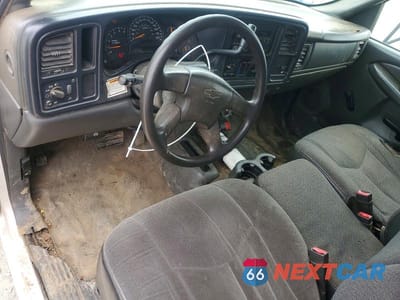 Zdjęcie 8 z 13 samochodu: 2005 CHEVROLET SILVERADO K3500 VIN:1GBJK39U05E339488 - miniatura