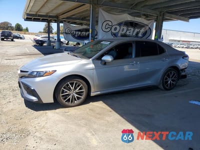 2023 TOYOTA CAMRY SE 4T1G11AK7PU729659 - główne zdjęcie licytacji z USA - miniatura